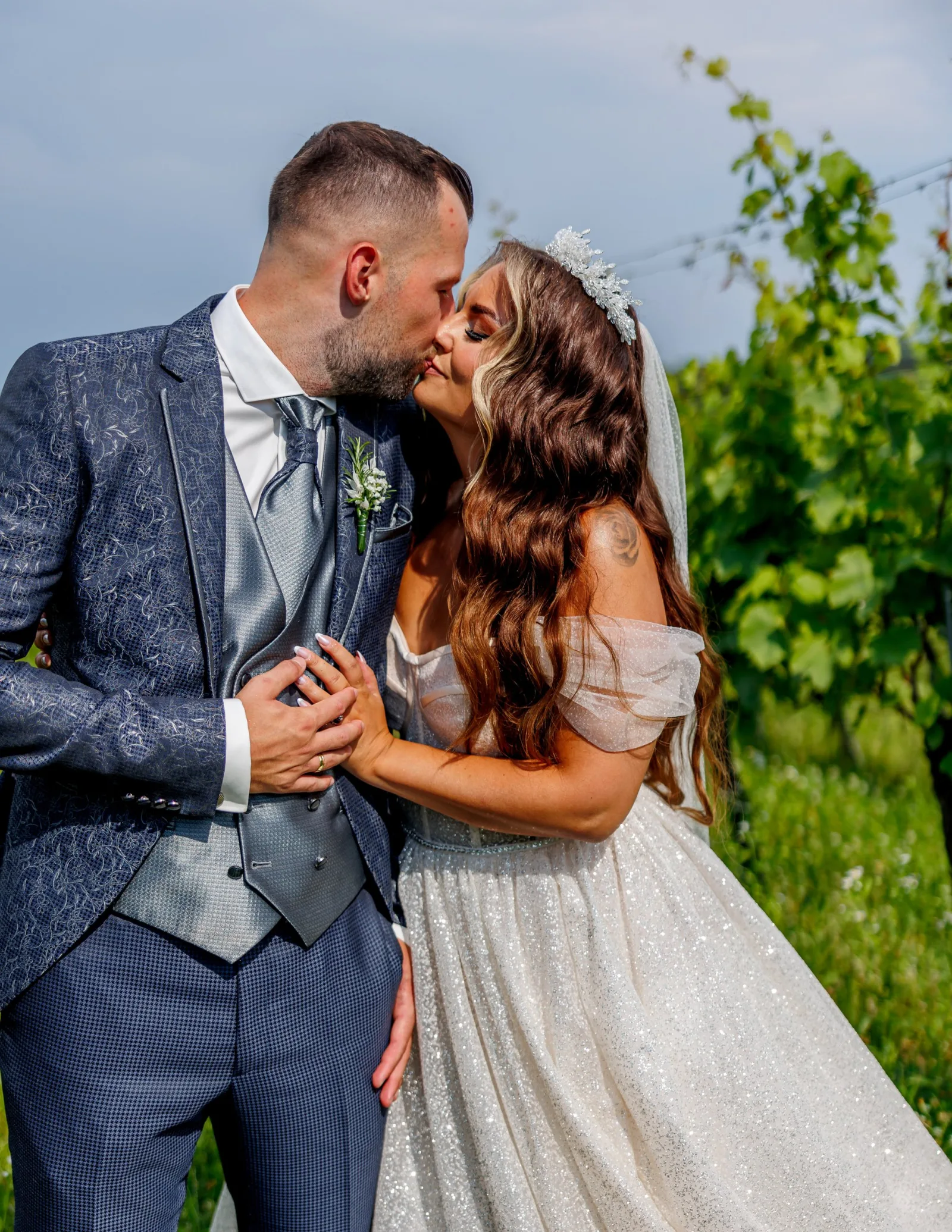Couple kissing in a vineyard near Vienna